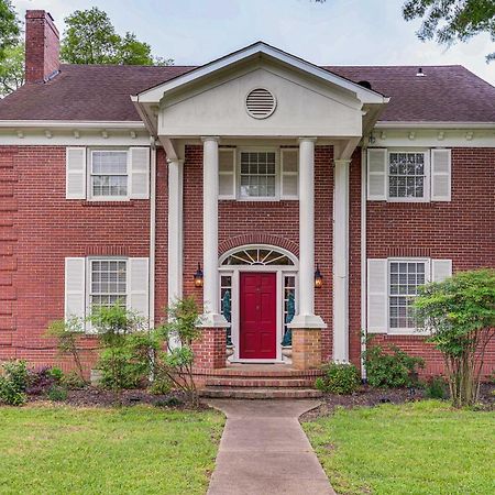Delightful Retreat With Fireplace And Large Yard! Bagian luar foto