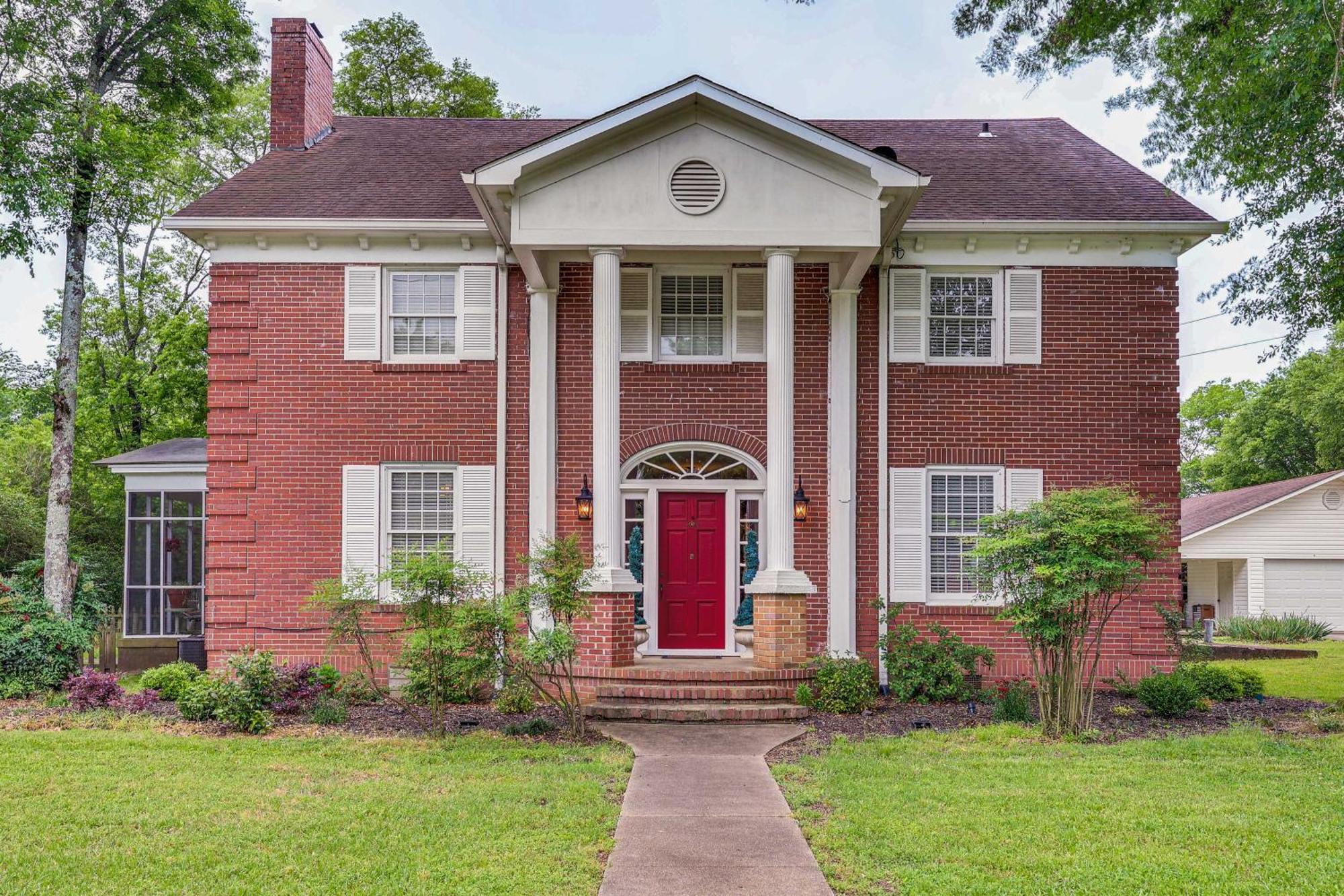 Delightful Retreat With Fireplace And Large Yard! Bagian luar foto