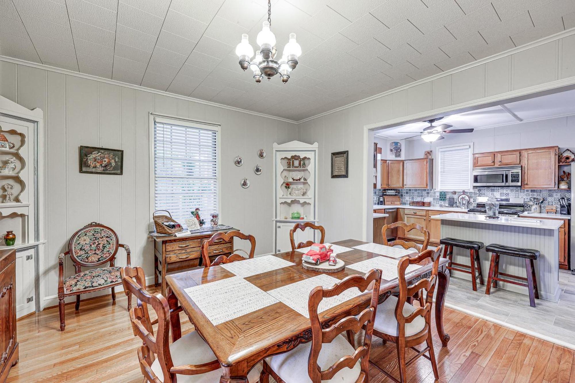 Delightful Retreat With Fireplace And Large Yard! Bagian luar foto