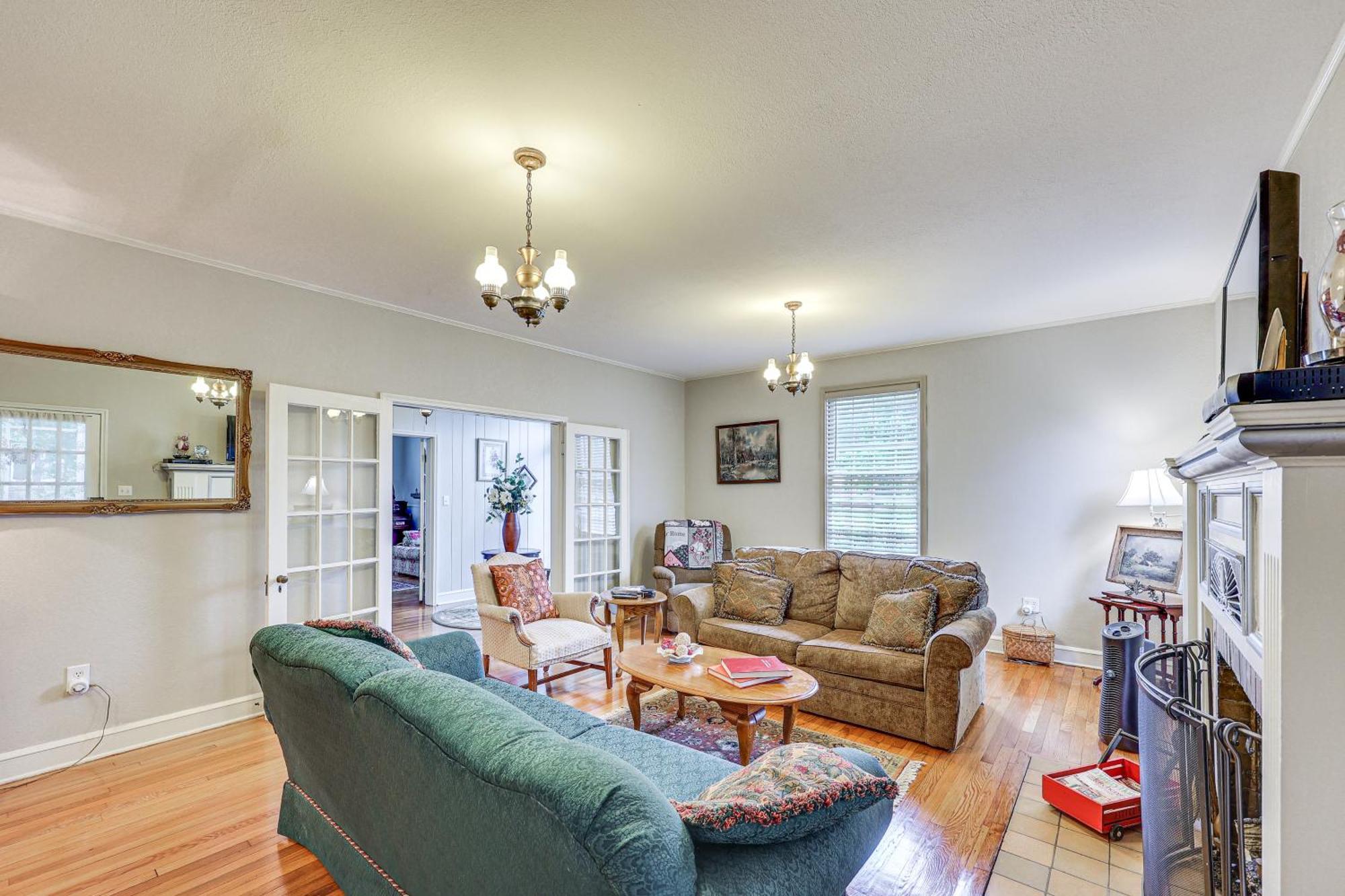 Delightful Retreat With Fireplace And Large Yard! Bagian luar foto